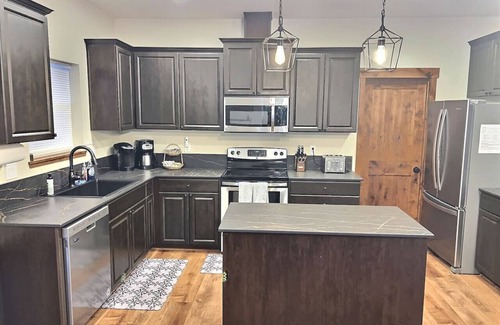 Oregon Water Wonderland House | Three Rivers 5BR Hot Tub + Game Room Retreat