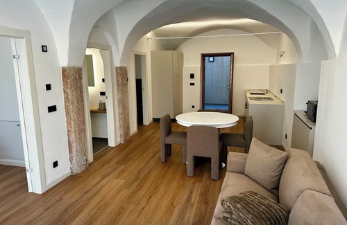 Laives Other | Three-room apartment dating back to the 1400s with masterfully renovated vaults.