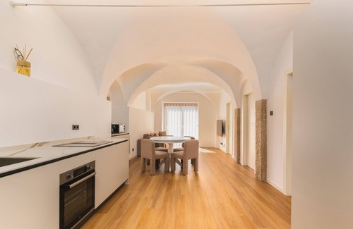 Laives Other | Three-room apartment dating back to the 1400s with masterfully renovated vaults.