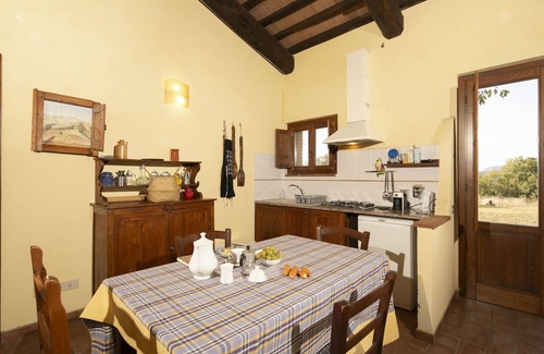 Pomarance Apartment | Three-room apartment on the ground floor with equipped patio