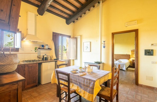Pomarance Apartment | Three-room apartment on the ground floor with equipped patio