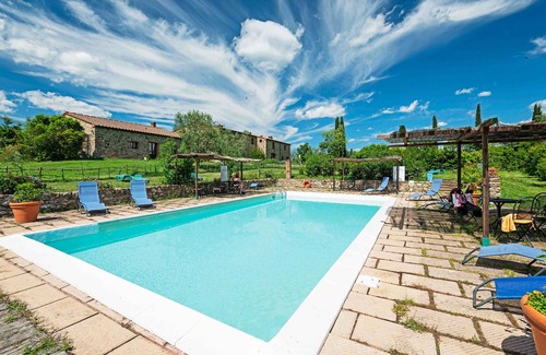 Pomarance Apartment | Three-room apartment on the ground floor with equipped patio