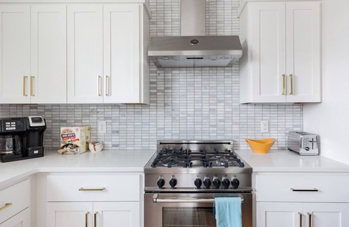 Edgehill House | Three Story Home With Urban Courtyard Minutes to Downtown