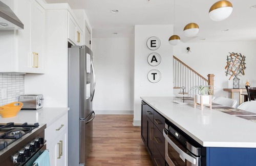 Edgehill House | Three Story Home With Urban Courtyard Minutes to Downtown