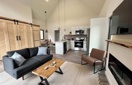 Stanton Cabin | Three Suns Full Rental 8 Cabins/Mountain Views