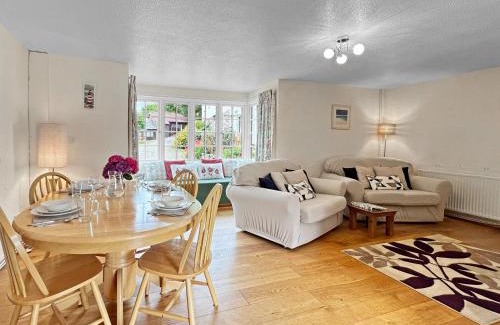 Swimbridge House | Threshing Barn, Nr Barnstaple with outdoor seasonal pool, free wifi and on-site parking