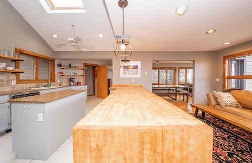 Nellysford House | Thrilling Views 5 min toSki HotTub Sauna Gym DogOK