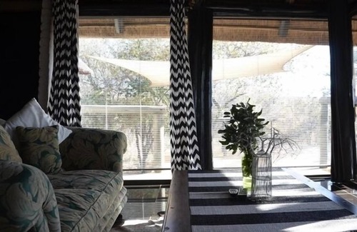 Greater Johannesburg Metropolitan Area Hotel | Thulani Game Lodge & Eco Estate