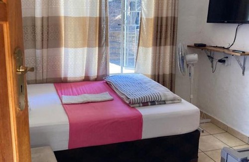 Tzaneen House | Thullyteams guesthouse