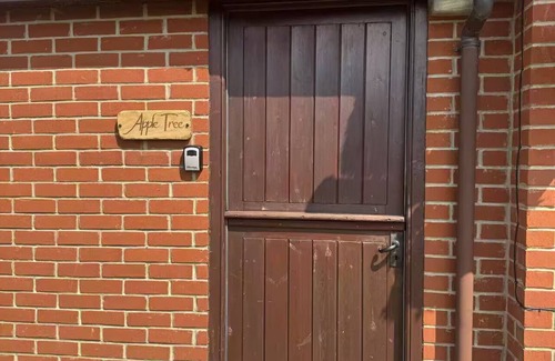 Repps with Bastwick House | Thurnefield Holiday Cottages - Apple Tree Cottage