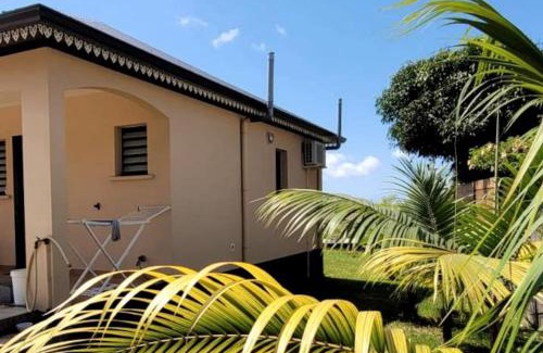Saint-Benoit Apartment | Ti coin jardin