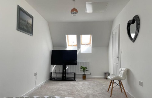 Old St Mellons House | Ti Place