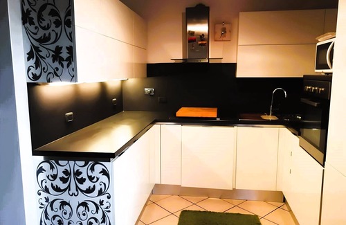 Zona LVIII Prima Porta Apartment | TIberius Apartment is an elegant apartment located in a private and quiet area.