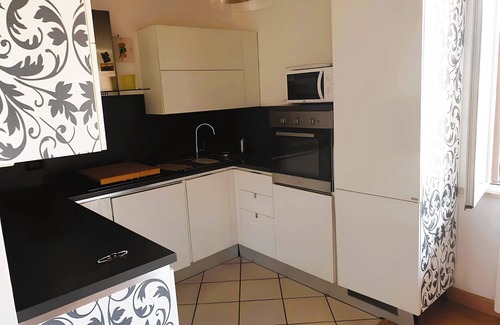 Zona LVIII Prima Porta Apartment | TIberius Apartment is an elegant apartment located in a private and quiet area.