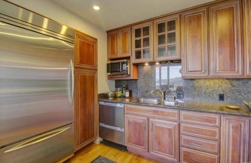 Belvedere Tiburon Condo | Tiburon apartment with San Francisco Skyline viewn