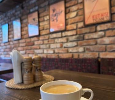 Kutaisi Bed & Breakfast | Ticiani 16