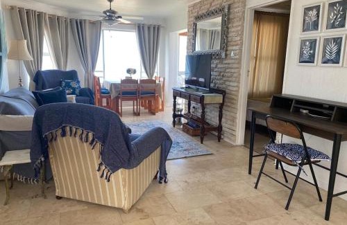 Hermanus Apartment | Tide and Whale Tail