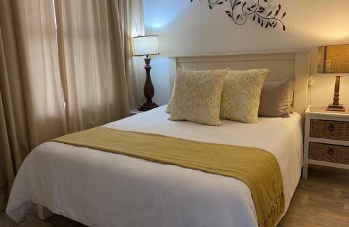 Hermanus Apartment | Tide and Whale Tail