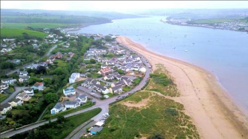 Instow House | Tideaway - walk to beach