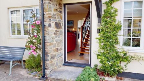 Instow House | Tideaway - walk to beach