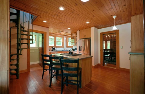 Gloucester House | Tidebend: River views and gracious comfort