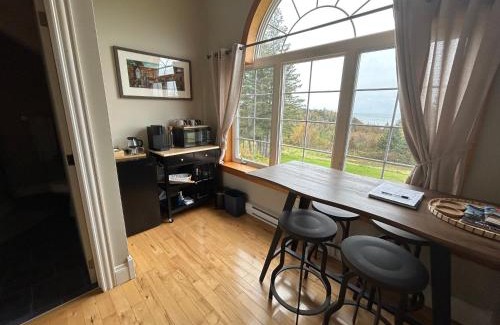 Hall's Harbour House | Tides Inn Guest Suites