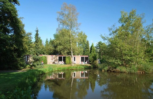 Vledder House | Tidy bungalow with garden located in natural area
