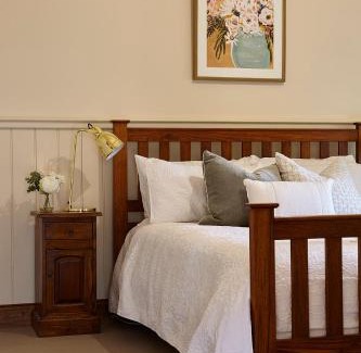 Bright Apartment | Tiffany's Cottages