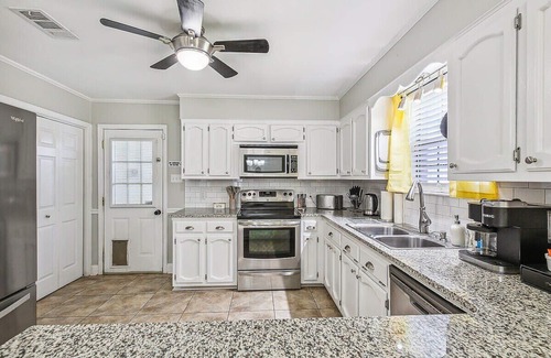 Highlands - Perkins House | Tiger's Den 🐯 4.5 mile to LSU, Games, Sleeps 8