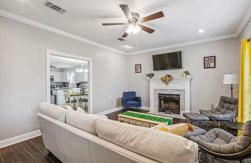 Highlands - Perkins House | Tiger's Den 🐯 4.5 mile to LSU, Games, Sleeps 8