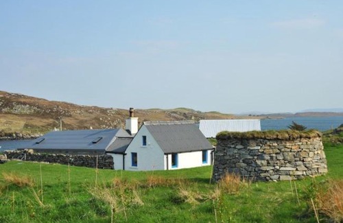 Isle of Lewis House | Tigh Bhisa Blackhouse