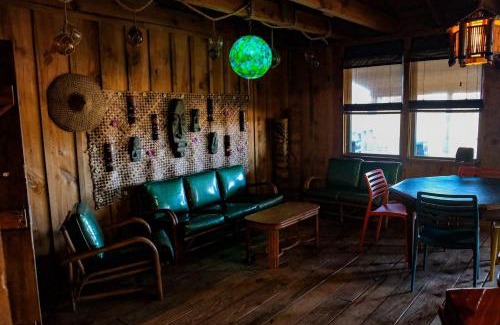 Minden House | Tiki Cabin Yellow Rose Canyon
