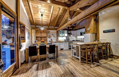Les Bossons Ski Chalet | Tiki Lodge Chamonix, 3 bedroom family friendly chalet with jacuzzi & sauna.