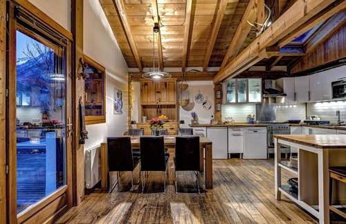 Les Bossons Ski Chalet | Tiki Lodge Chamonix, 3 bedroom family friendly chalet with jacuzzi & sauna.