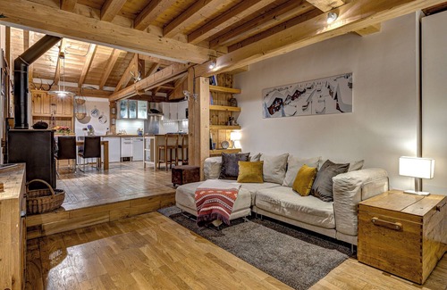 Les Bossons Ski Chalet | Tiki Lodge Chamonix, 3 bedroom family friendly chalet with jacuzzi & sauna.