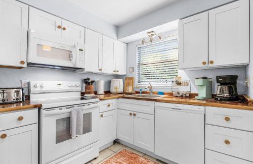 Iona Apartment | Tiki Retreat