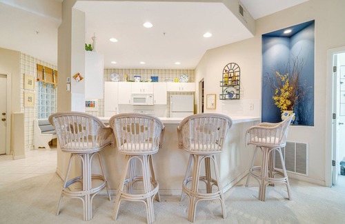 Tropical Cove Condo | Tiki Terrace at Lexington CC Lake Village