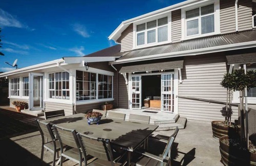 New Plymouth Villa | Timata Ora - 7BR family home in prime location