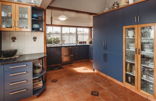 New Plymouth Villa | TIMATA ORA SLEEPS 14