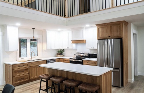 Hallsville House | Timber Cove Woodland Retreat - New 4 BR/3 BA - Hocking Hills - Hot Tub