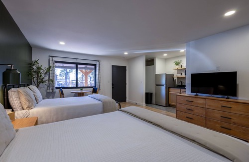 Pinetop Hotel | Timber Lodge