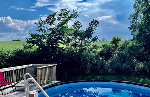 Harpers Ferry Cabin | Timber Ridge hideaway with outdoor hot tub & Pool