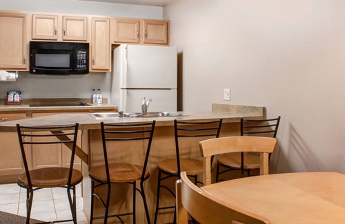 Lake Geneva Apartment | Timber Ridge Lodge & Waterpark