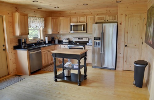 Black Mountain Cabin | TIMBER RIDGE/LONG RANGE MOUNTAIN VIEWS/HOT TUB /GAME ROOM/PET FRIENDLY
