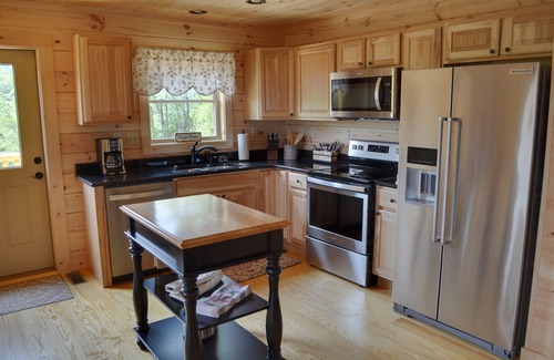 Black Mountain Cabin | TIMBER RIDGE/LONG RANGE MOUNTAIN VIEWS/HOT TUB /GAME ROOM/PET FRIENDLY