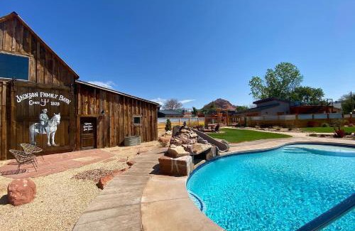 Kanab House | Timber & Tin G 2Bed 2Bath w Pool & Rooftop Deck