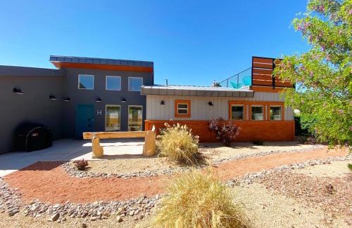Kanab House | Timber & Tin H 2Bed 2Bath w Pool & Rooftop Deck