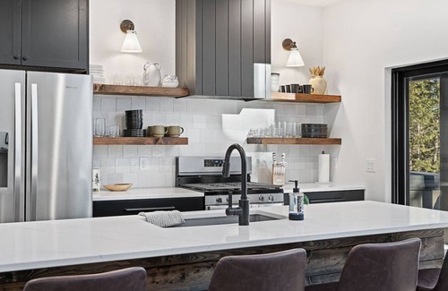 Lead House | Timber Trails: Pet-Friendly Haven for Adventurers