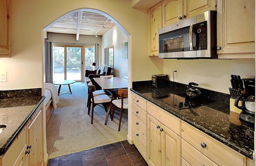 Snowmass Village Condo | 🌲Timberline 115 Studio Deluxe ~ Hot Tub~Pool~WiFi~Ski-in/out~Local Shuttle🌲