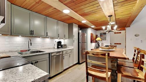 Snowmass Village House | Timberline Condominiums 1 Bedroom plus Loft Deluxe Unit D3F